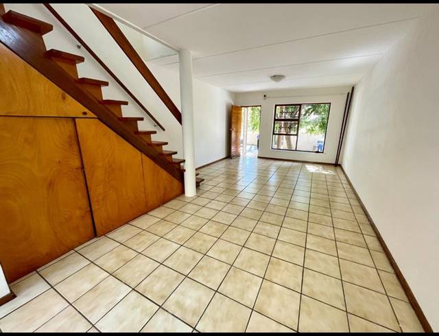 4 BEDROOM TOWNHOUSE FOR SALE IN KENMARE